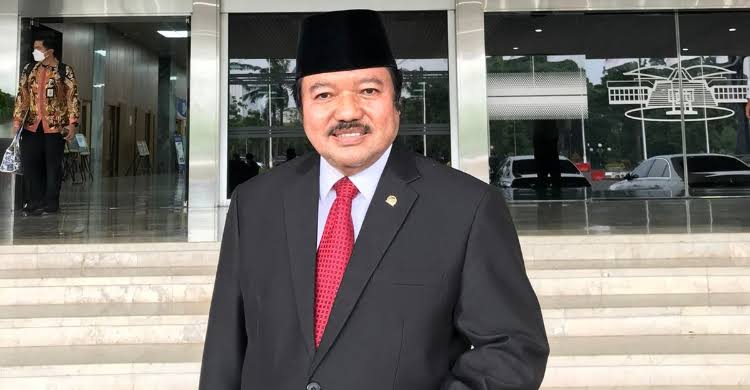 Anggota DPR RI selama empat periode, Idris Laena, dipastikan gagal mengamankan kursi di Senayan (foto:int) 